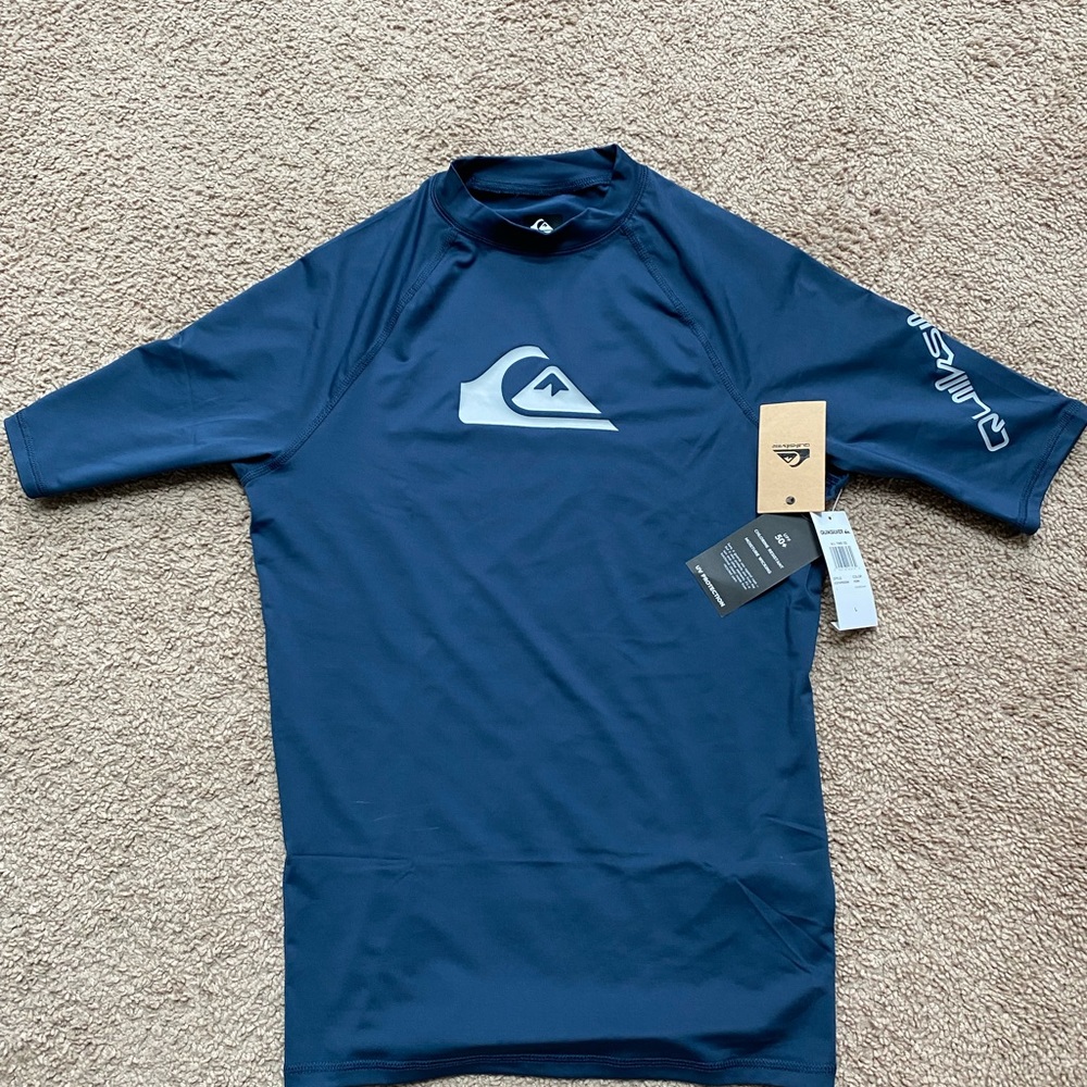 Quicksilver men’s rash guard. Size L. NWT.